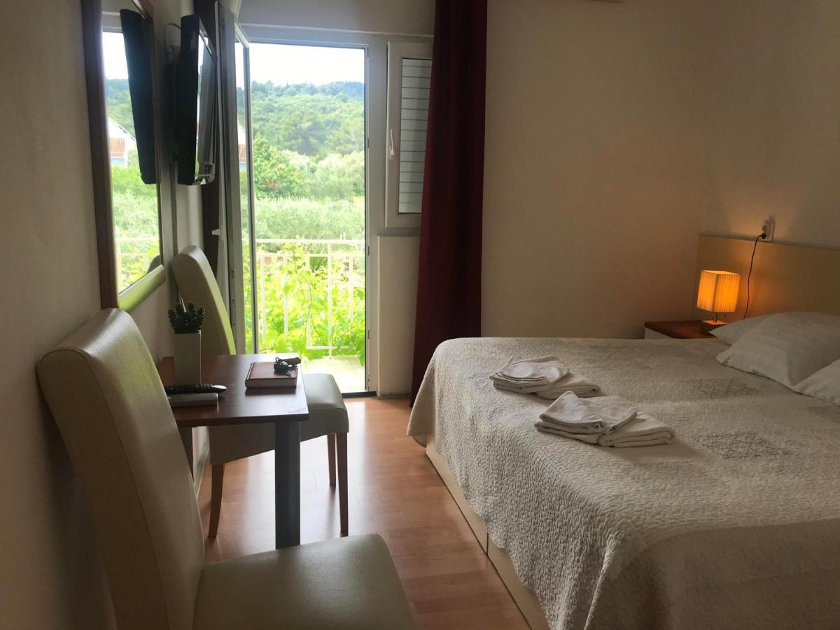 Spacious Bedroom For Two With Pool View - Pansion Hajduk Korčula Eksteriør bilde